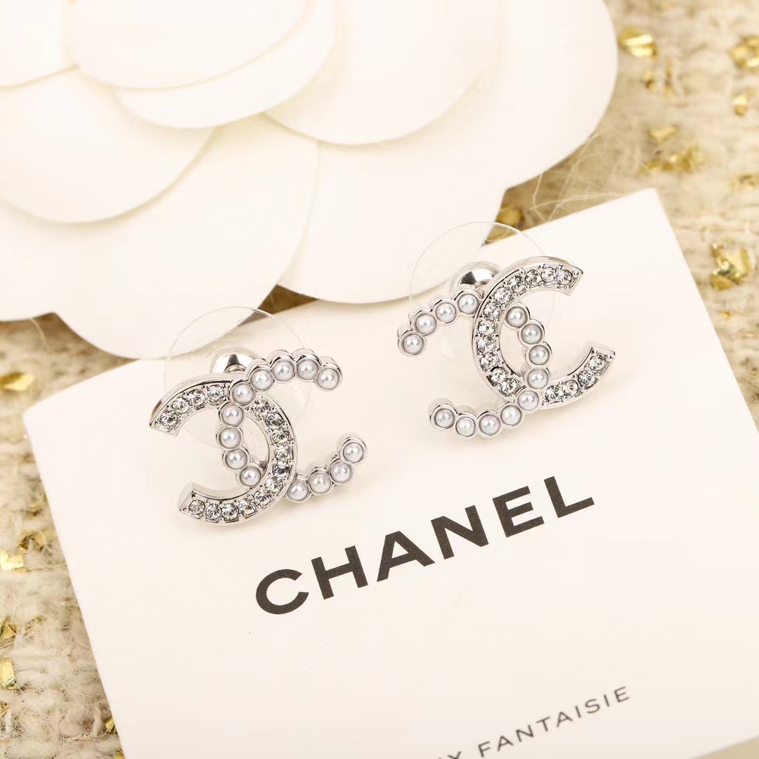 CHANE1 パールとダイヤモンドのスタッド ピアス【50％割引+送料無料】