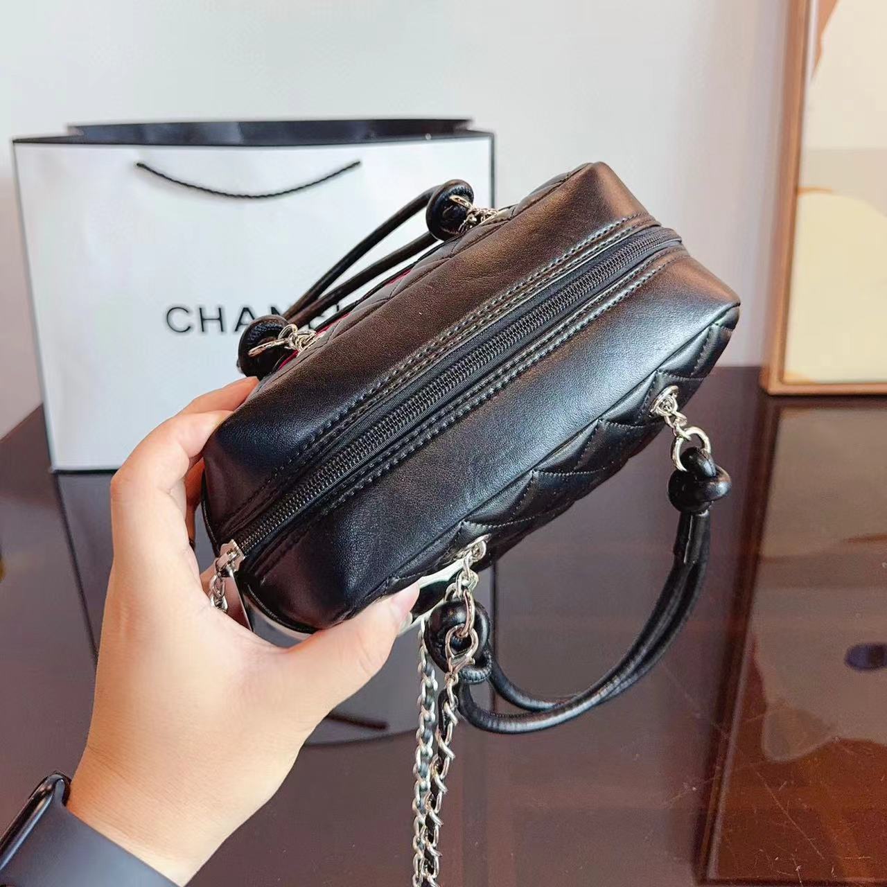 CHANE1 ダブルCロゴ ハンドバッグ【50％割引+送料無料】