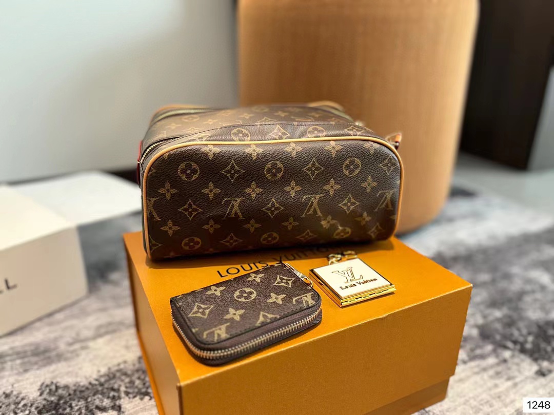 LV コスメポーチ+財布 2点セット【50％割引+送料無料】