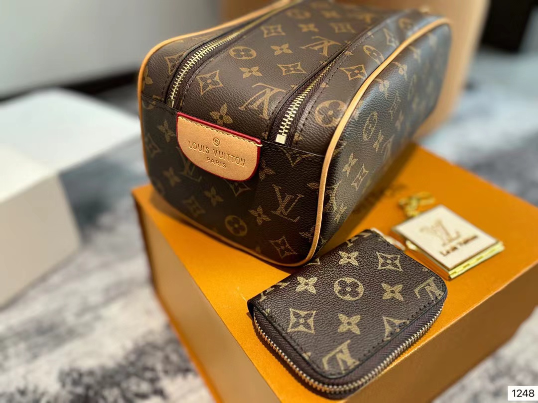 LV コスメポーチ+財布 2点セット【50％割引+送料無料】