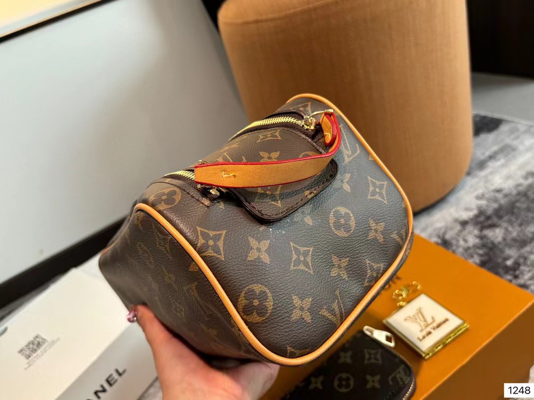 LV コスメポーチ+財布 2点セット【50％割引+送料無料】