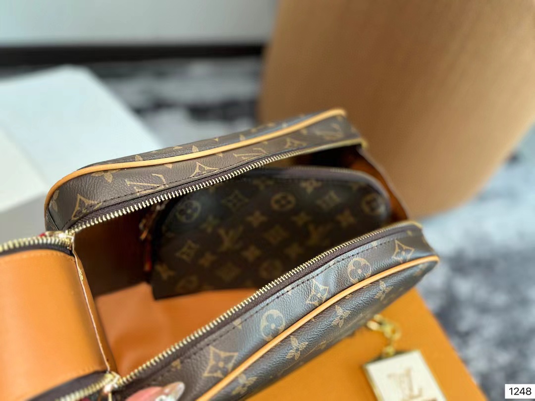 LV コスメポーチ+財布 2点セット【50％割引+送料無料】