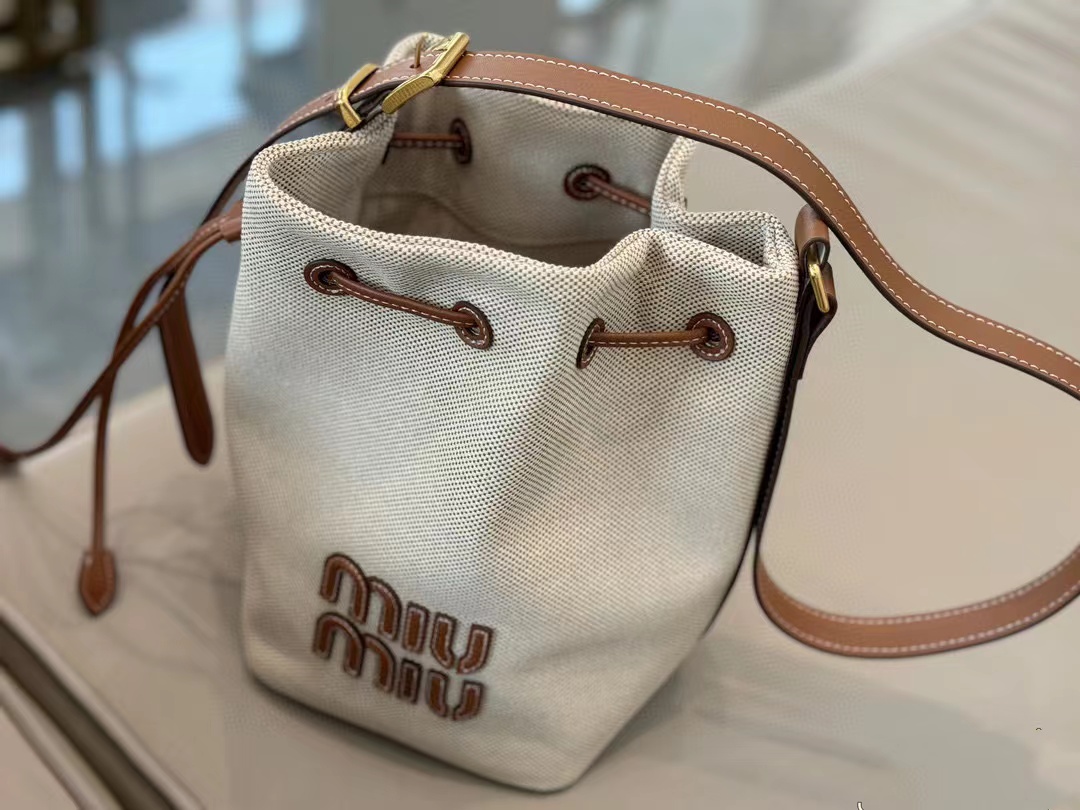 M1UM1U バケットバッグ【50％割引+送料無料】