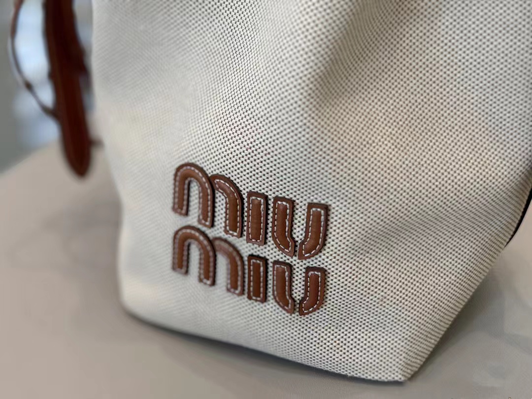 M1UM1U バケットバッグ【50％割引+送料無料】