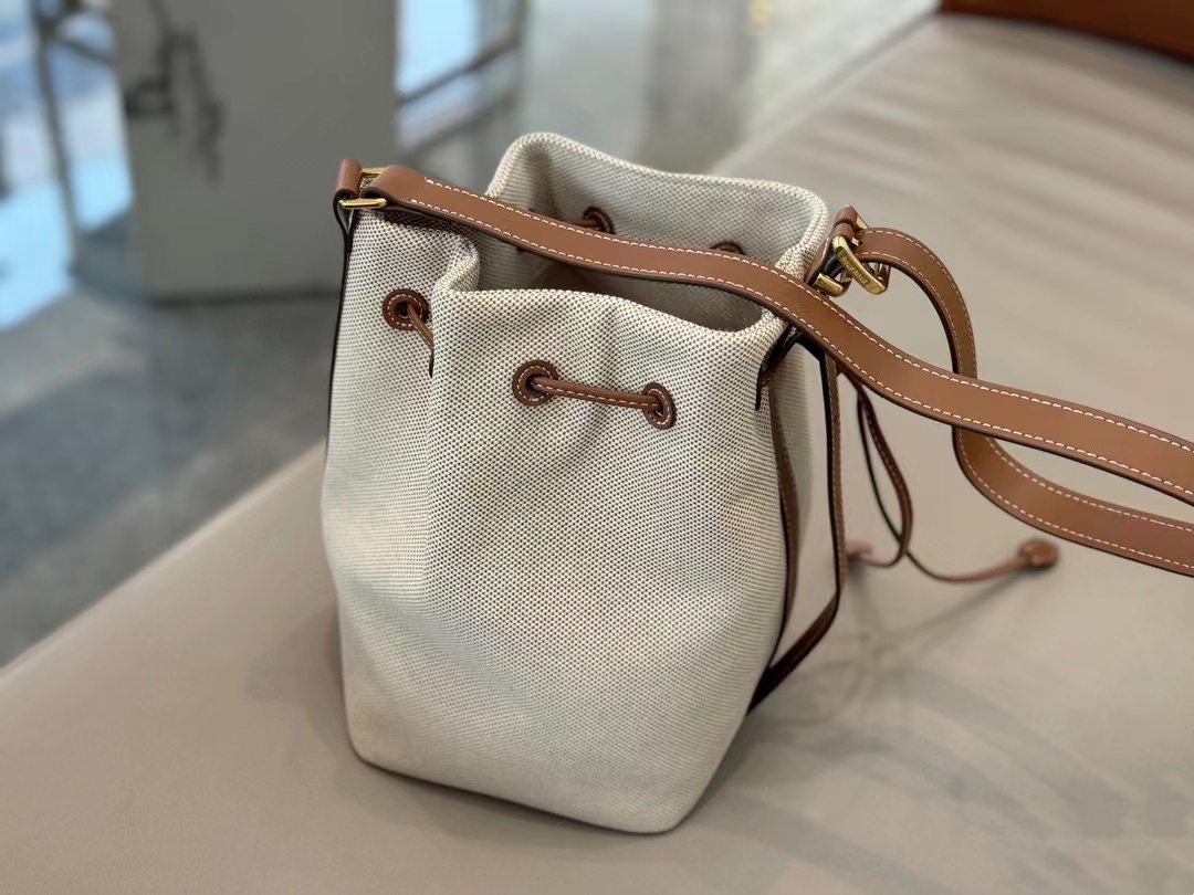 M1UM1U バケットバッグ【50％割引+送料無料】