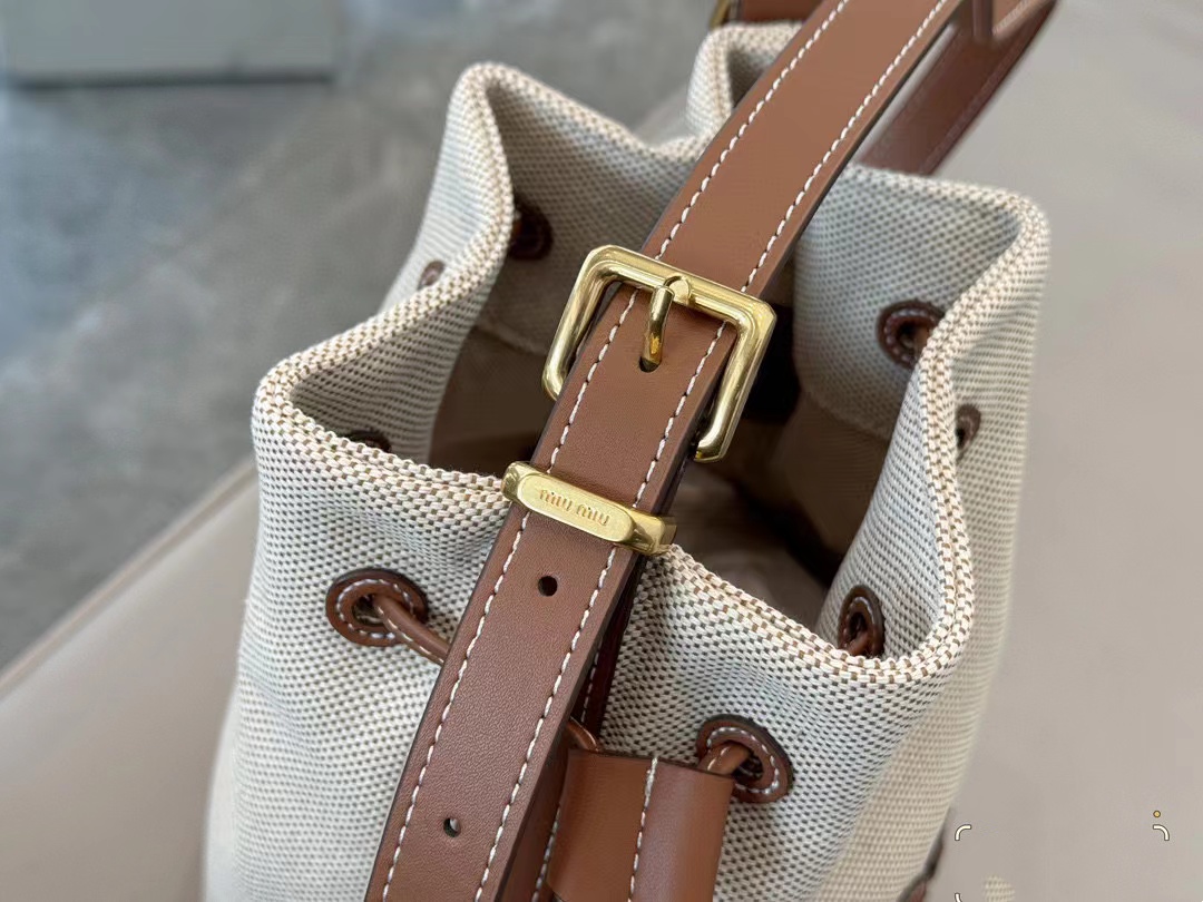 M1UM1U バケットバッグ【50％割引+送料無料】