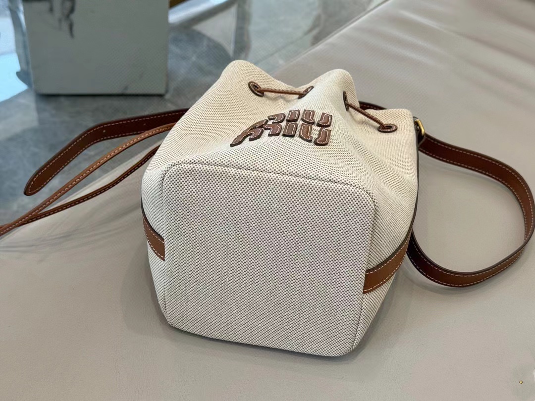 M1UM1U バケットバッグ【50％割引+送料無料】