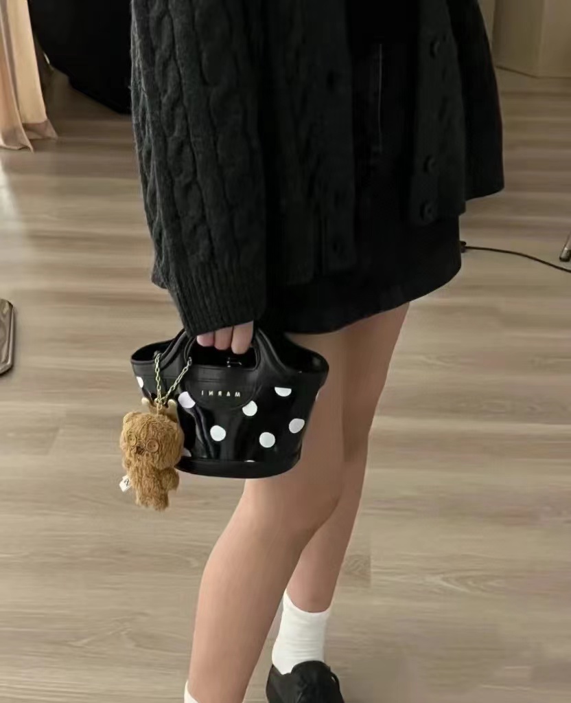 Marni ウェーブポイント 野菜かごハンドバッグ【50％割引+送料無料】