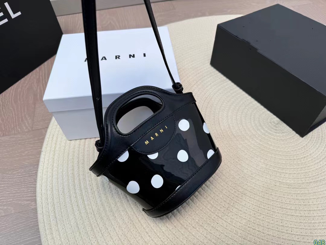 Marni ウェーブポイント 野菜かごハンドバッグ【50％割引+送料無料】