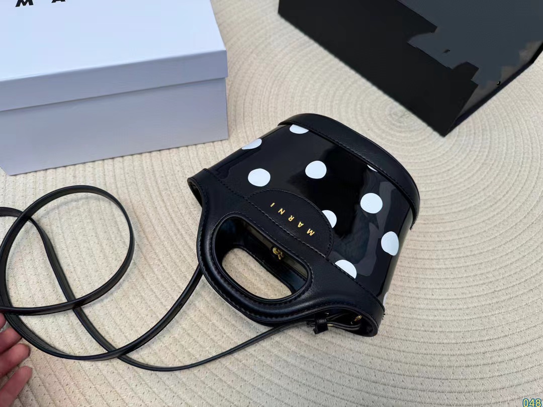 Marni ウェーブポイント 野菜かごハンドバッグ【50％割引+送料無料】