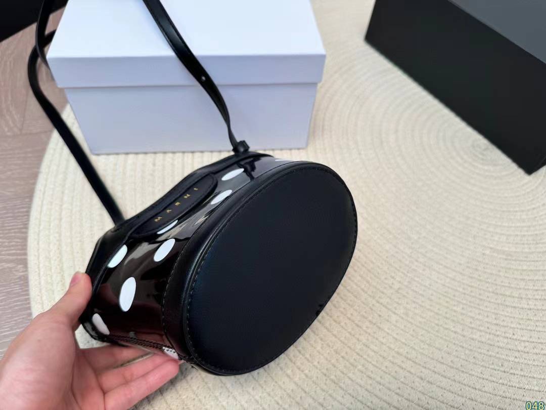 Marni ウェーブポイント 野菜かごハンドバッグ【50％割引+送料無料】