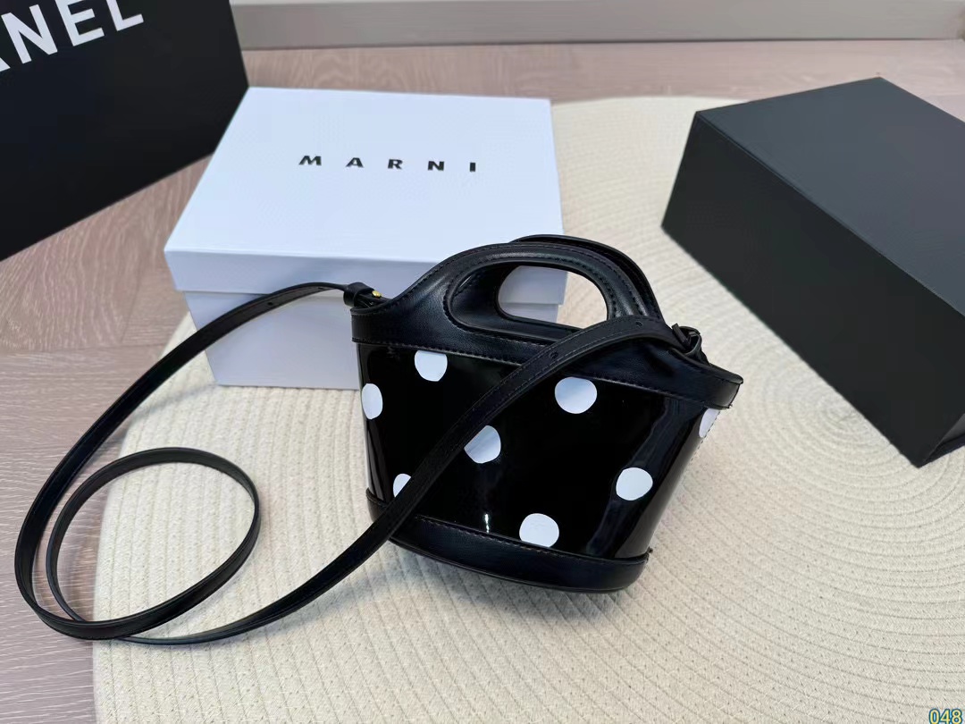 Marni ウェーブポイント 野菜かごハンドバッグ【50％割引+送料無料】