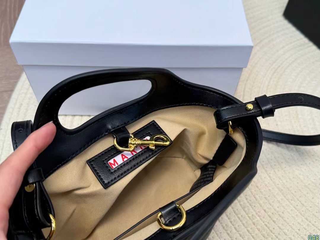 Marni ウェーブポイント 野菜かごハンドバッグ【50％割引+送料無料】