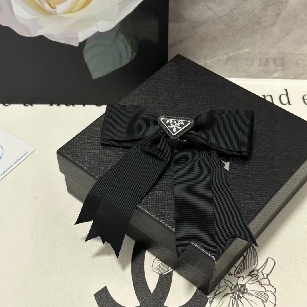 PR4DA トライアングルロゴ ヘアクリップ【50％割引+送料無料】