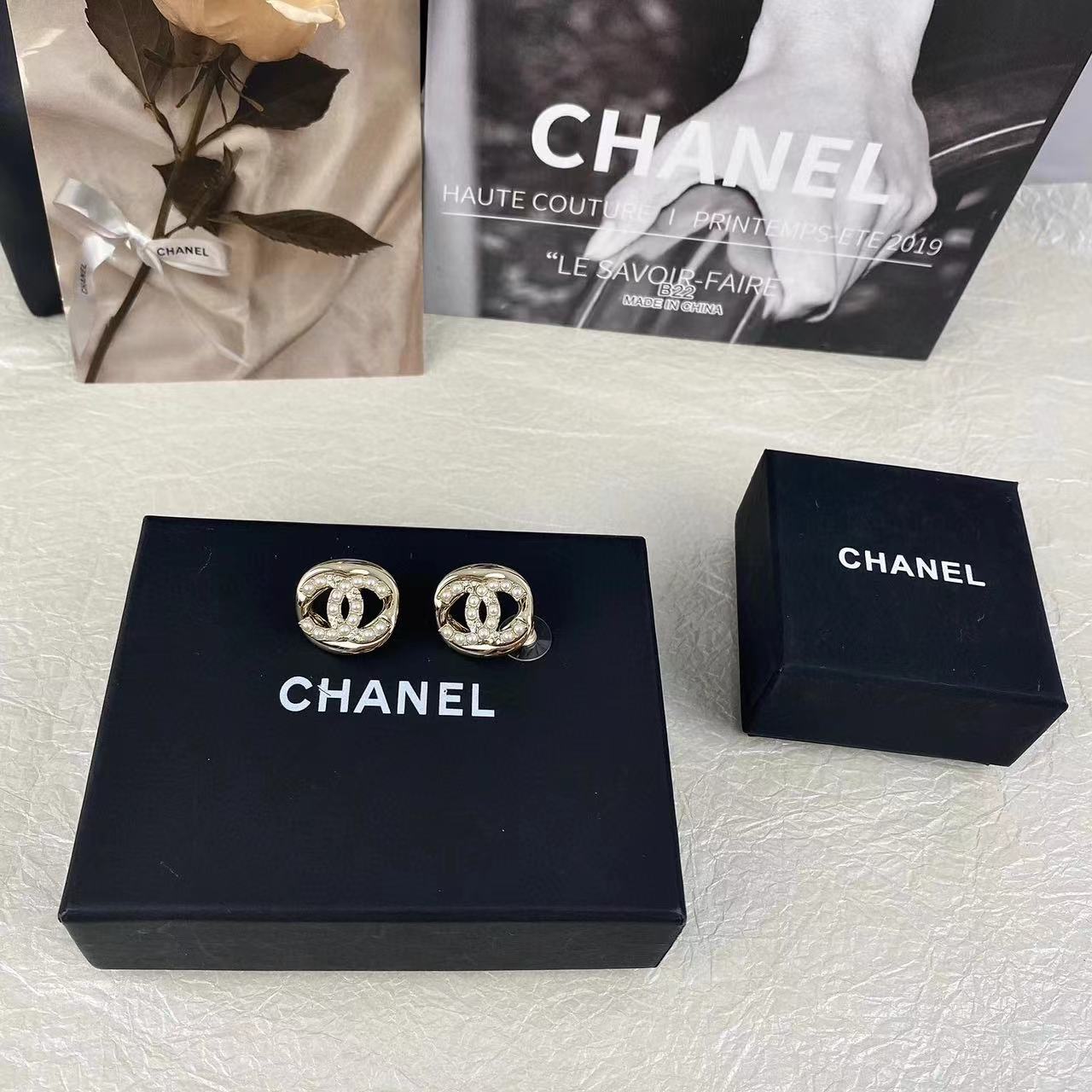 CHANE1 ダブル C パール スタッド ピアス【50％割引+送料無料】