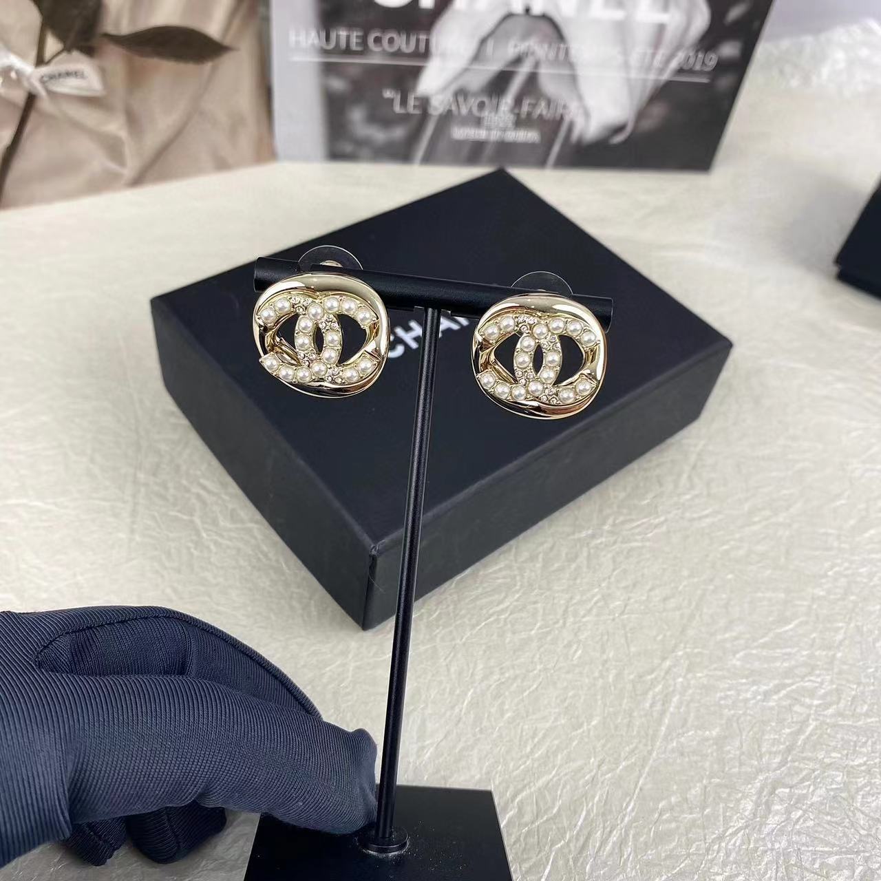 CHANE1 ダブル C パール スタッド ピアス【50％割引+送料無料】