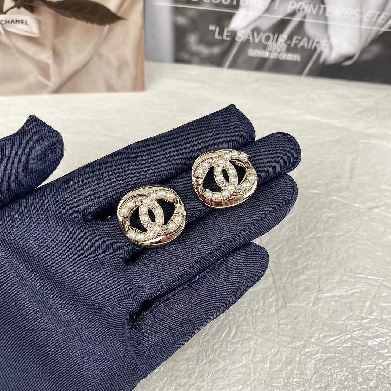 CHANE1 ダブル C パール スタッド ピアス【50％割引+送料無料】