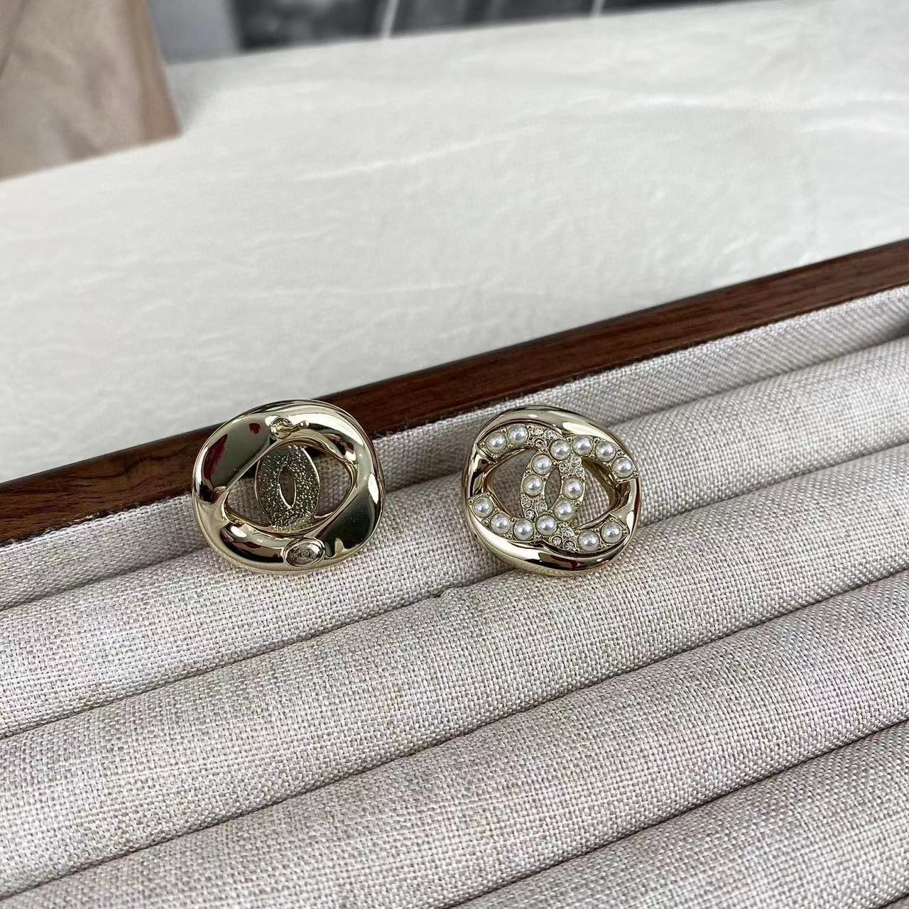 CHANE1 ダブル C パール スタッド ピアス【50％割引+送料無料】