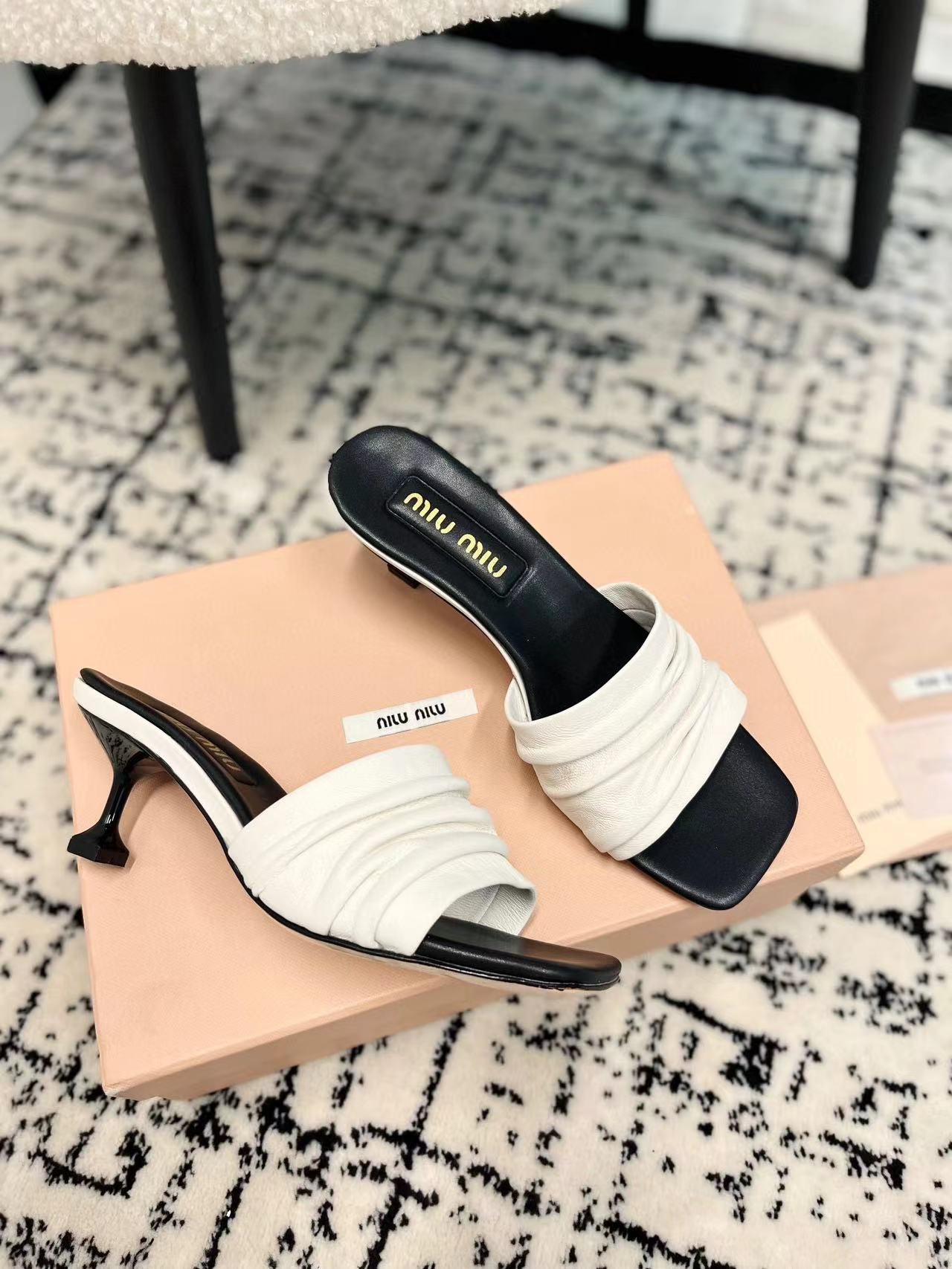 M1UM1U 高品質プリーツハイヒールスリッパ【50％割引+送料無料】