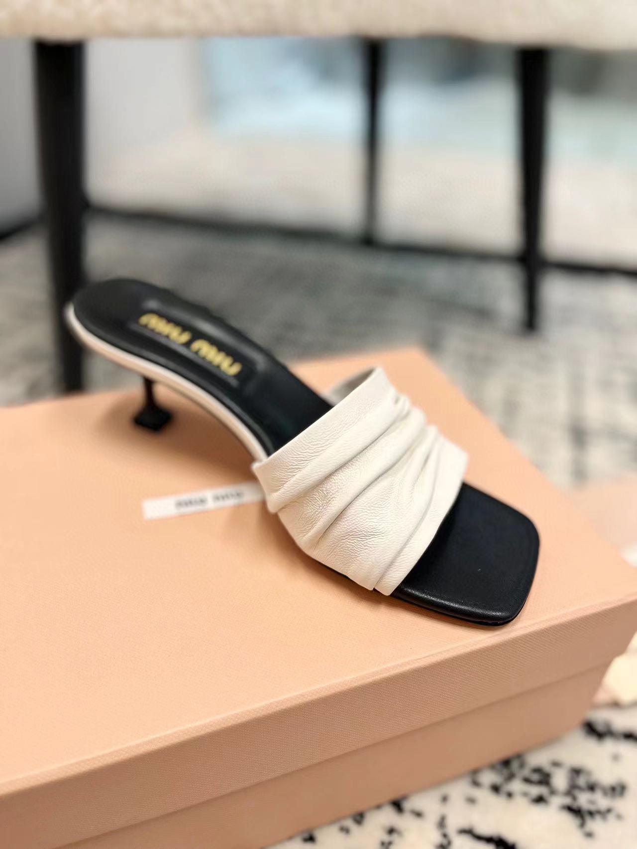 M1UM1U 高品質プリーツハイヒールスリッパ【50％割引+送料無料】