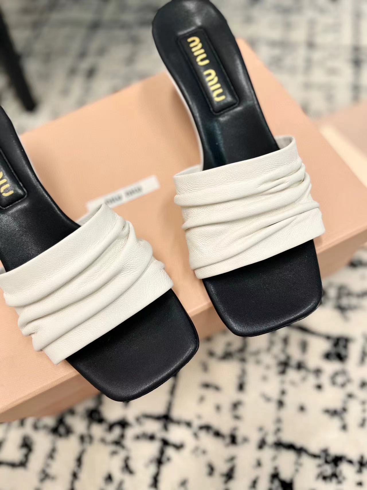 M1UM1U 高品質プリーツハイヒールスリッパ【50％割引+送料無料】