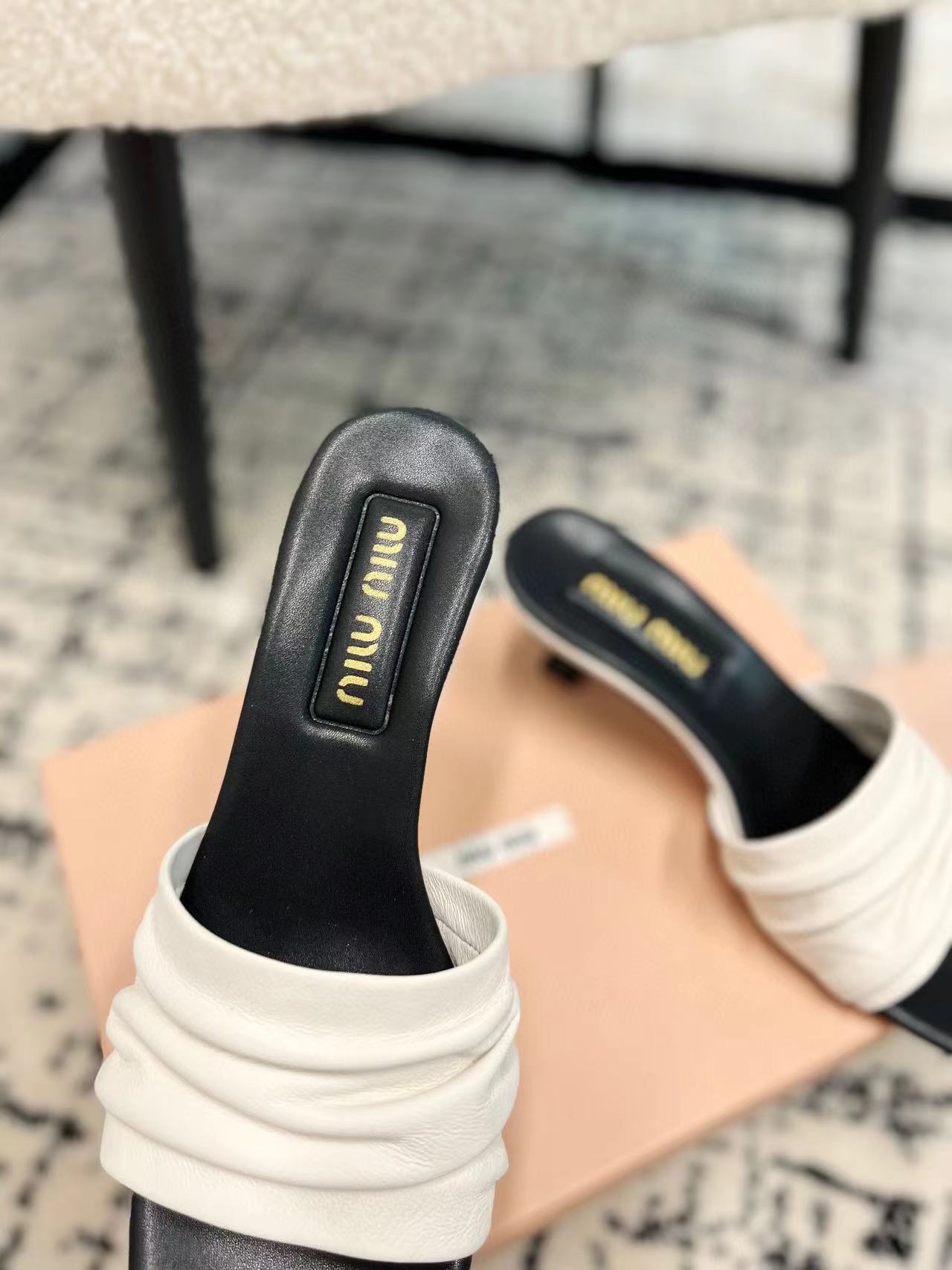 M1UM1U 高品質プリーツハイヒールスリッパ【50％割引+送料無料】