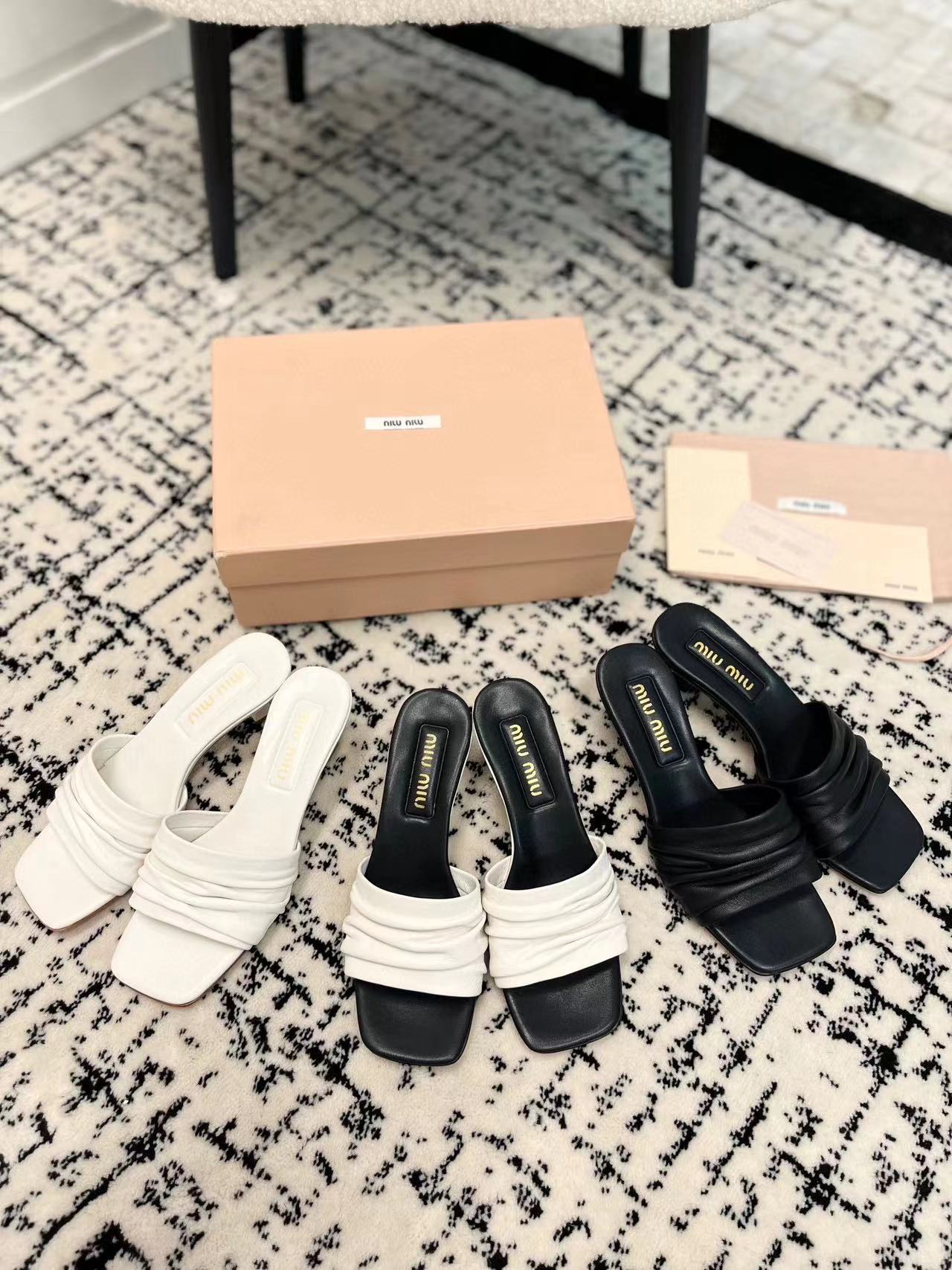 M1UM1U 高品質プリーツハイヒールスリッパ【50％割引+送料無料】