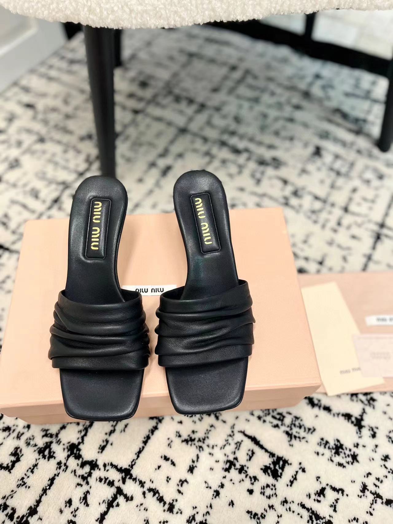 M1UM1U 高品質プリーツハイヒールスリッパ【50％割引+送料無料】