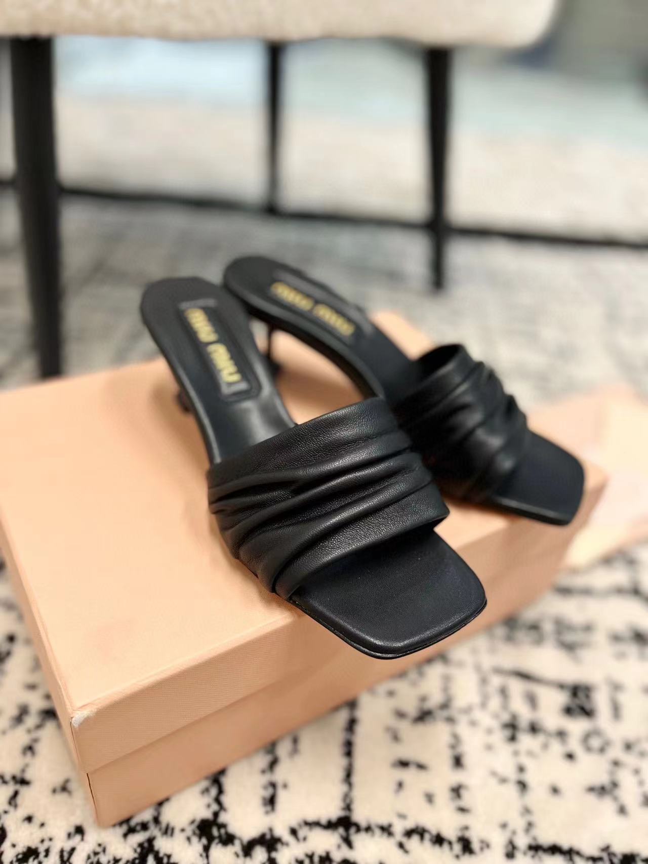 M1UM1U 高品質プリーツハイヒールスリッパ【50％割引+送料無料】