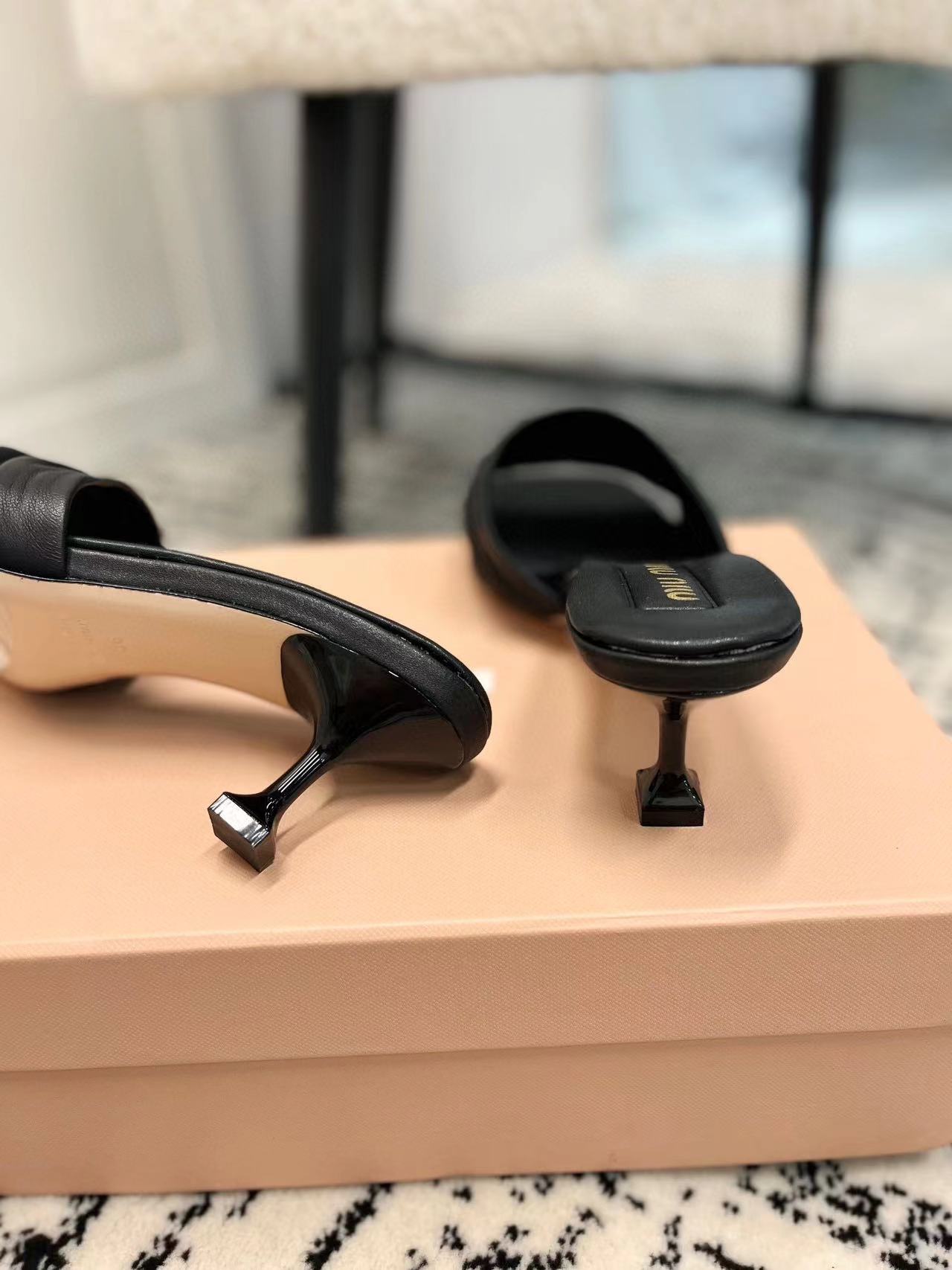 M1UM1U 高品質プリーツハイヒールスリッパ【50％割引+送料無料】