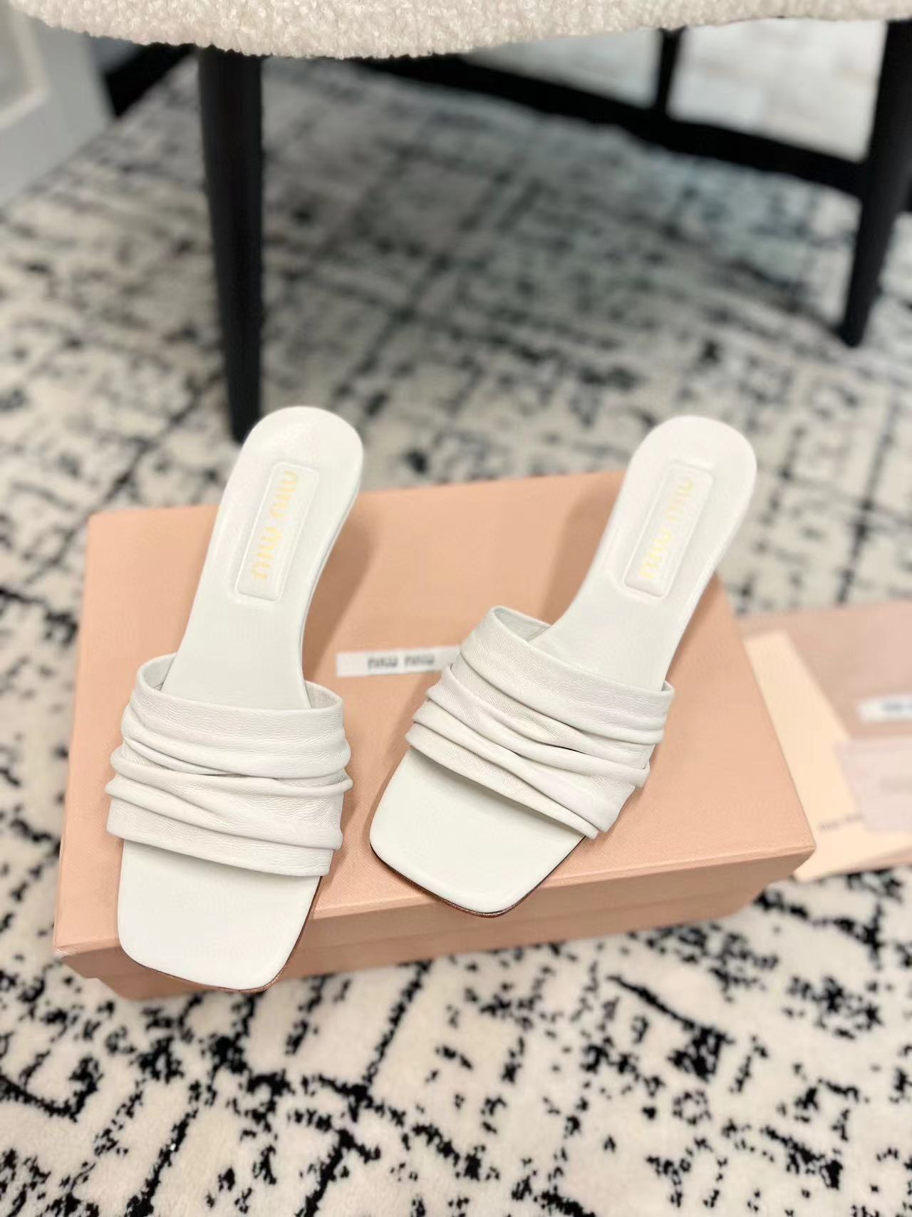 M1UM1U 高品質プリーツハイヒールスリッパ【50％割引+送料無料】