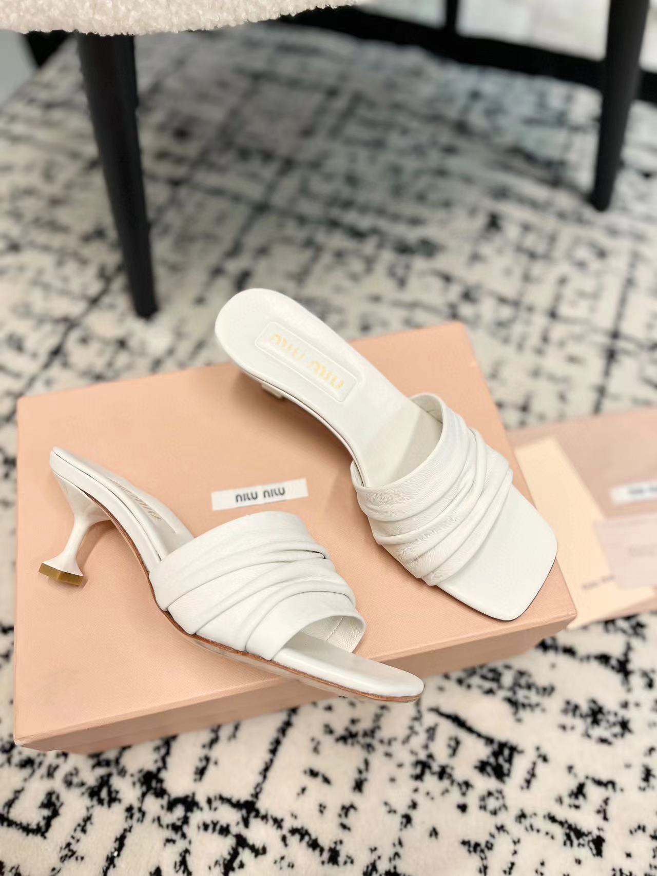 M1UM1U 高品質プリーツハイヒールスリッパ【50％割引+送料無料】