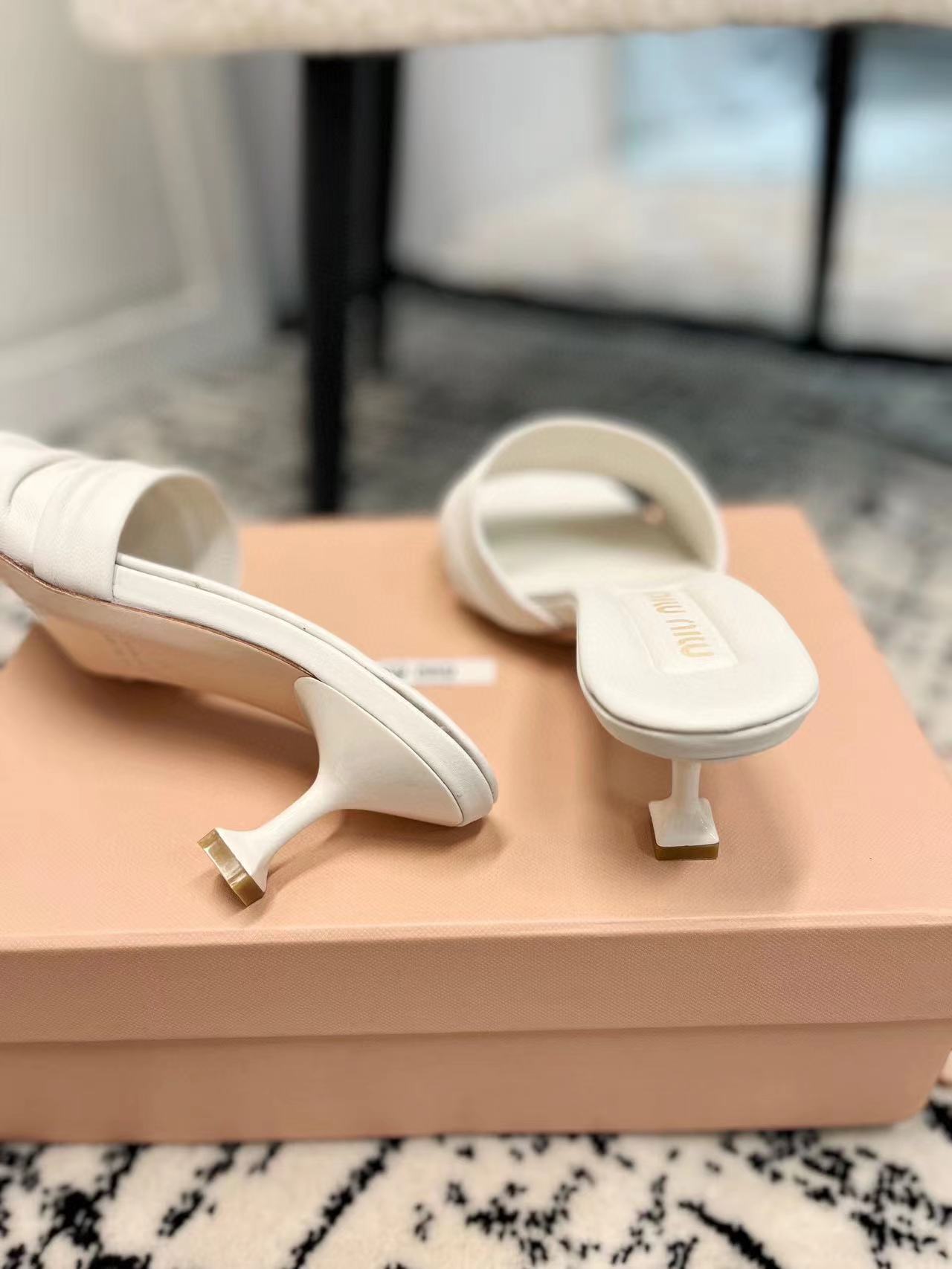 M1UM1U 高品質プリーツハイヒールスリッパ【50％割引+送料無料】