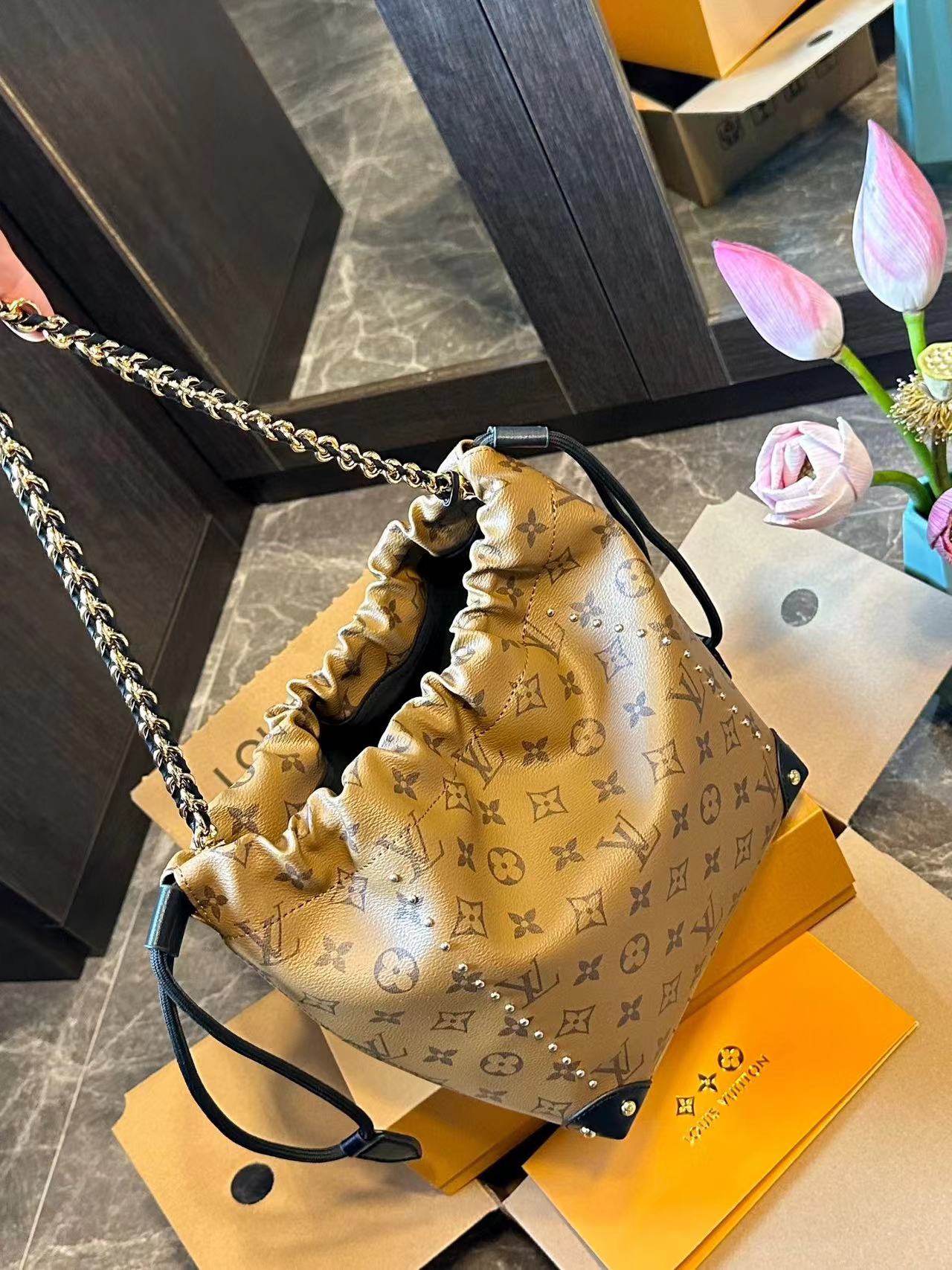 LV チェーンバケットバッグ【50％割引+送料無料】