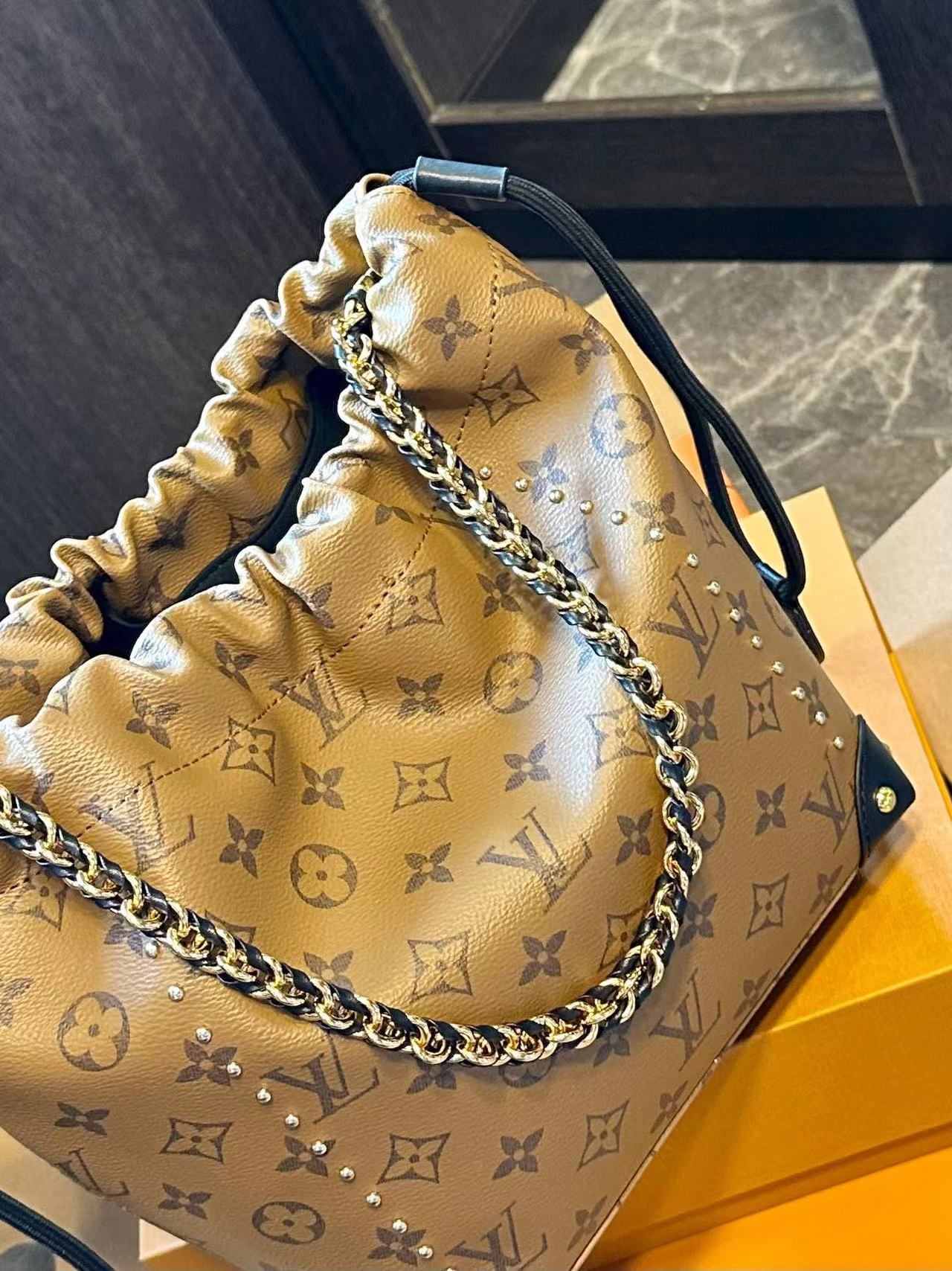 LV チェーンバケットバッグ【50％割引+送料無料】