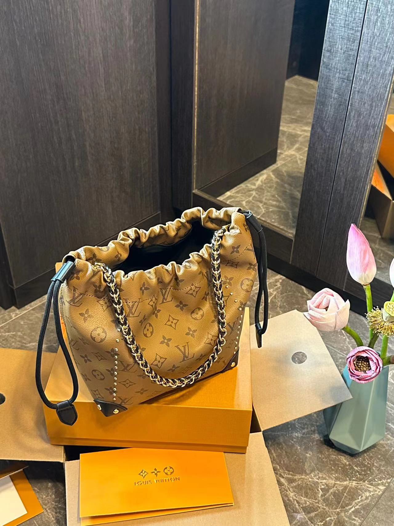 LV チェーンバケットバッグ【50％割引+送料無料】