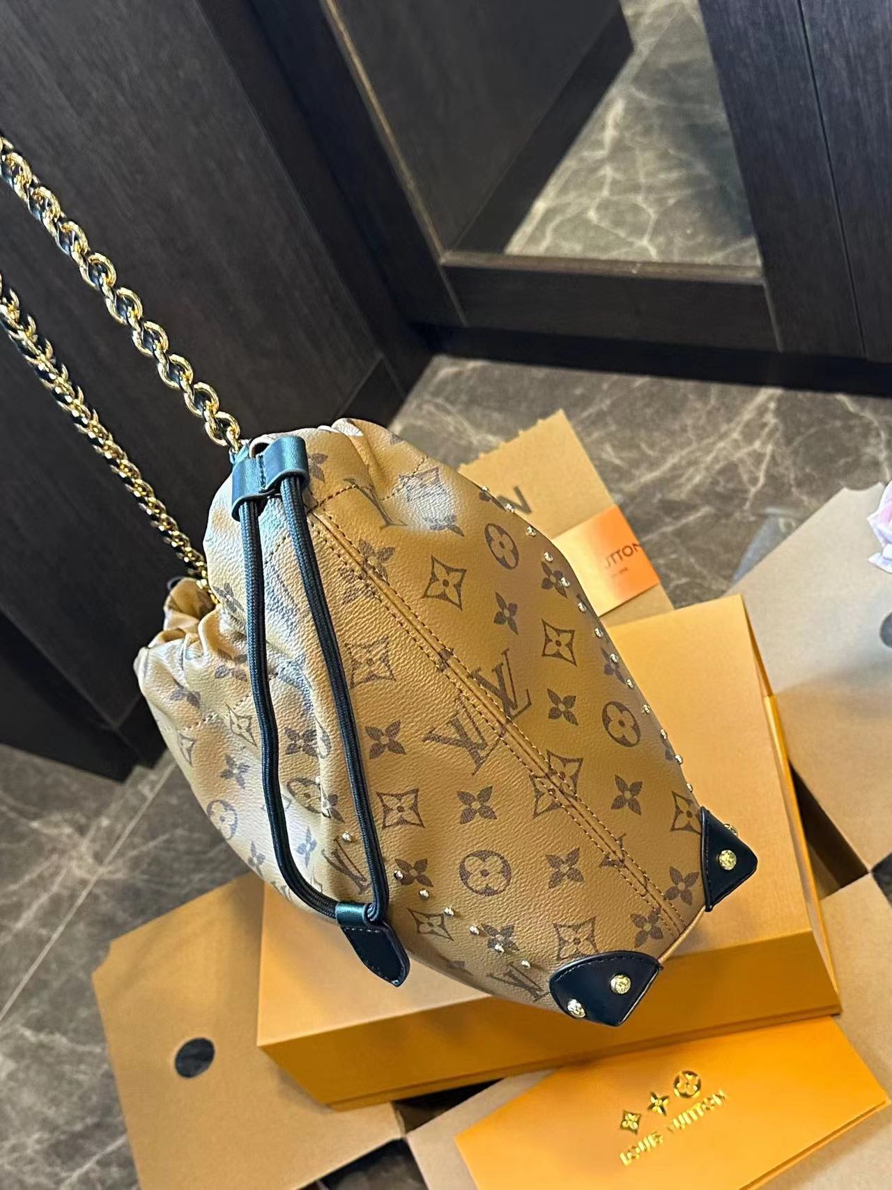 LV チェーンバケットバッグ【50％割引+送料無料】