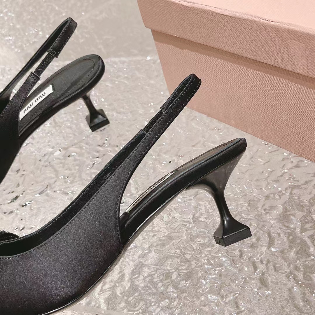 M1UM1U 高品質ポインテッドトゥボウハイヒール【50％割引+送料無料】