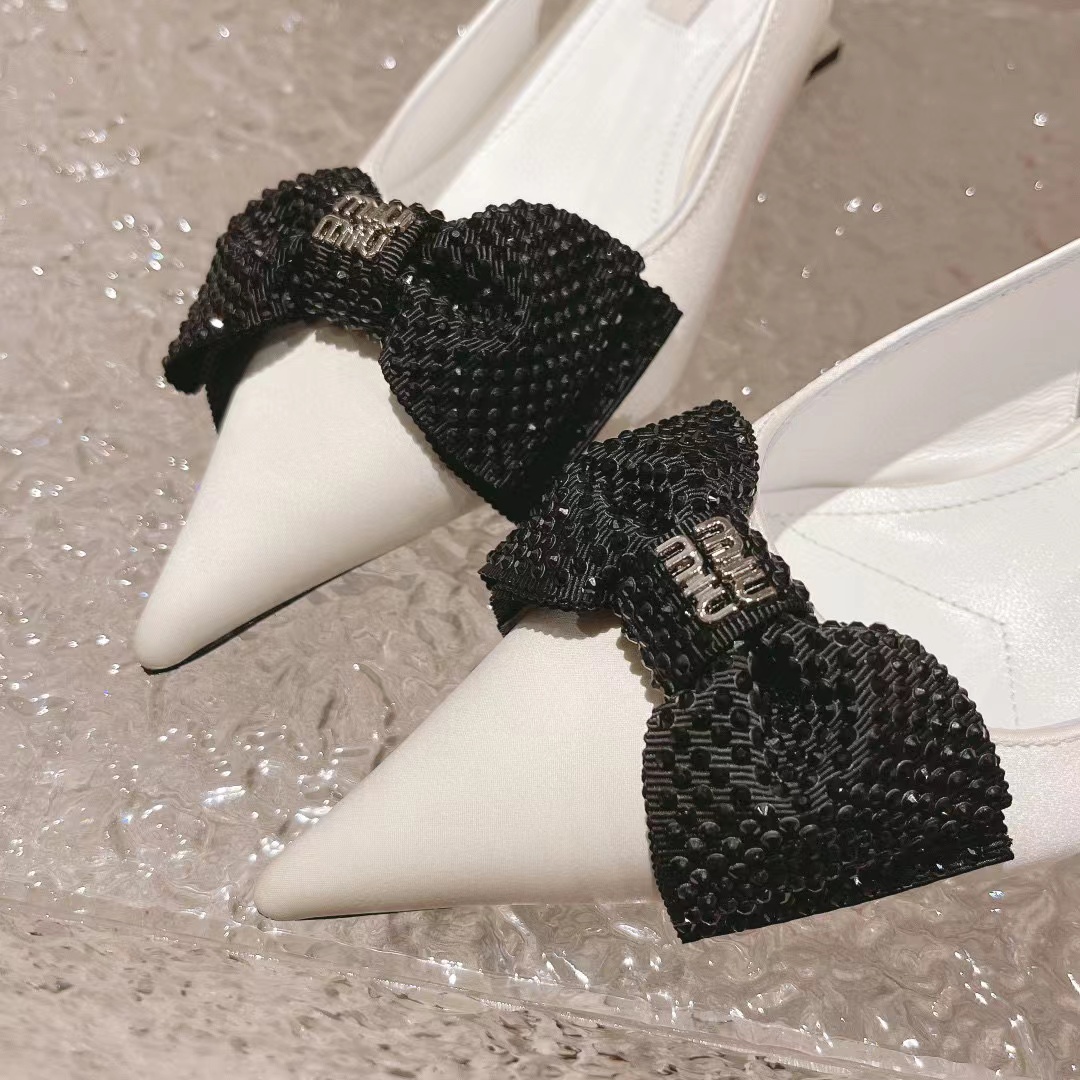 M1UM1U 高品質ポインテッドトゥボウハイヒール【50％割引+送料無料】