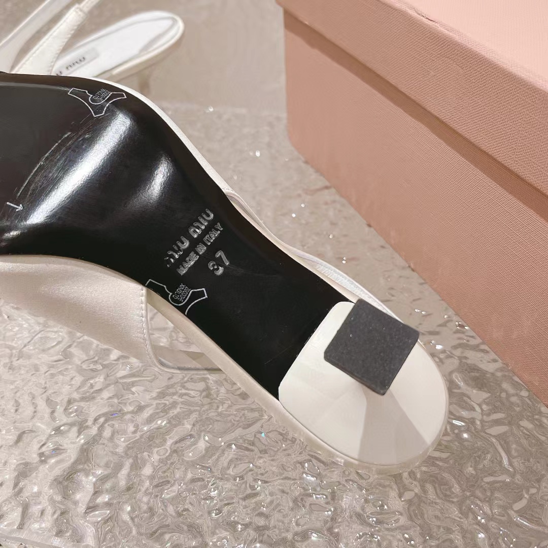 M1UM1U 高品質ポインテッドトゥボウハイヒール【50％割引+送料無料】