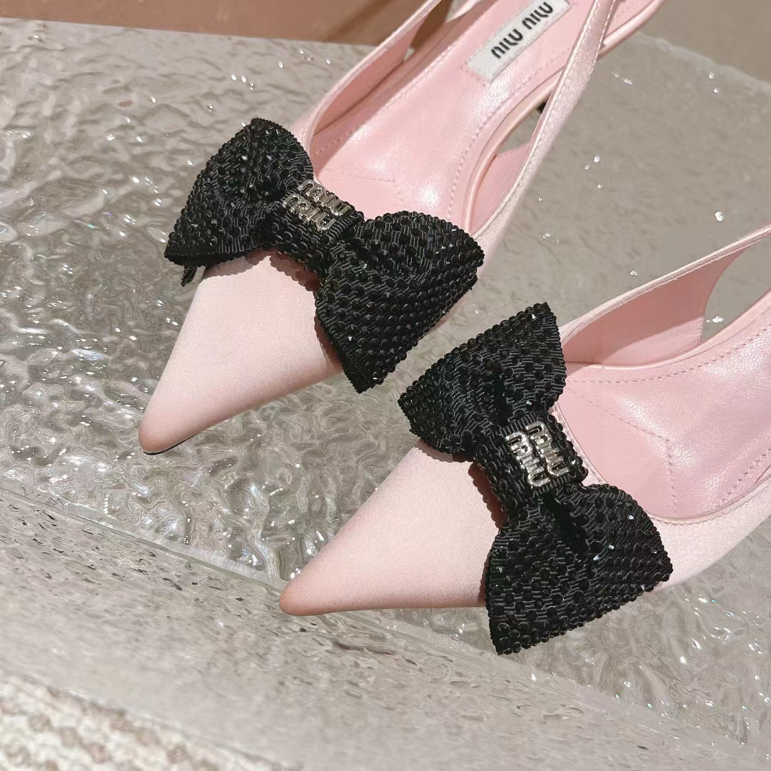 M1UM1U 高品質ポインテッドトゥボウハイヒール【50％割引+送料無料】