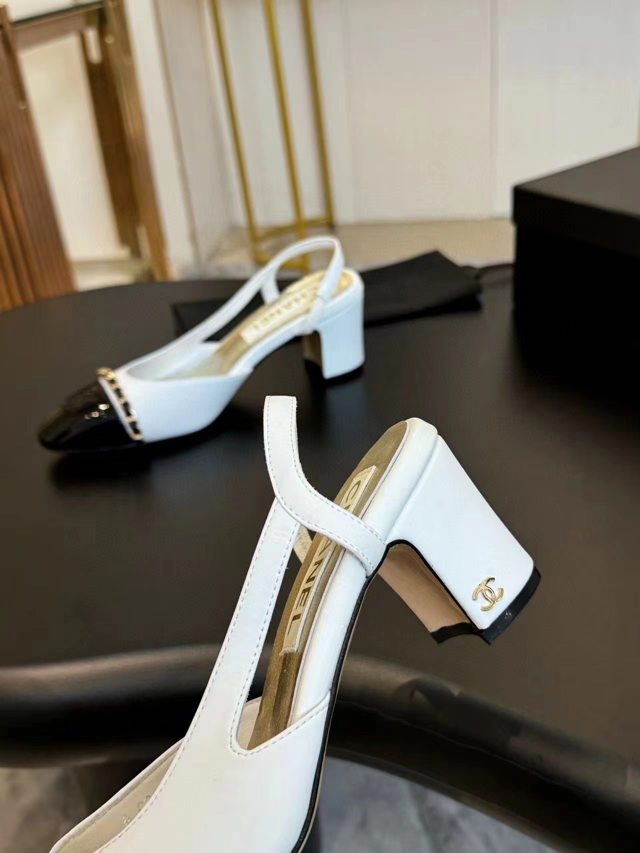 CHANE1 高品質カラーブロック ダブル C ロゴ ローヒール サンダル【50％割引+送料無料】