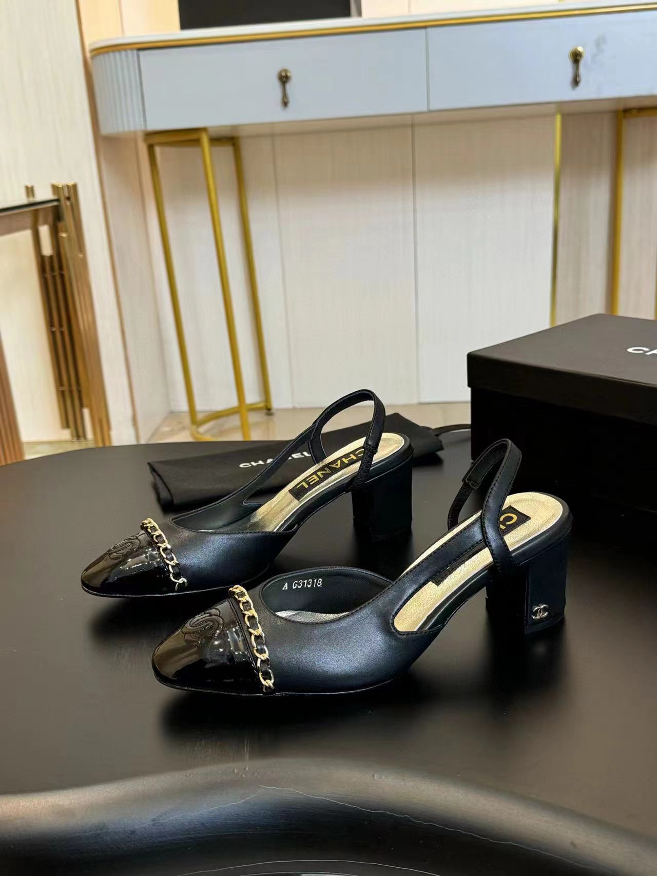 CHANE1 高品質カラーブロック ダブル C ロゴ ローヒール サンダル【50％割引+送料無料】