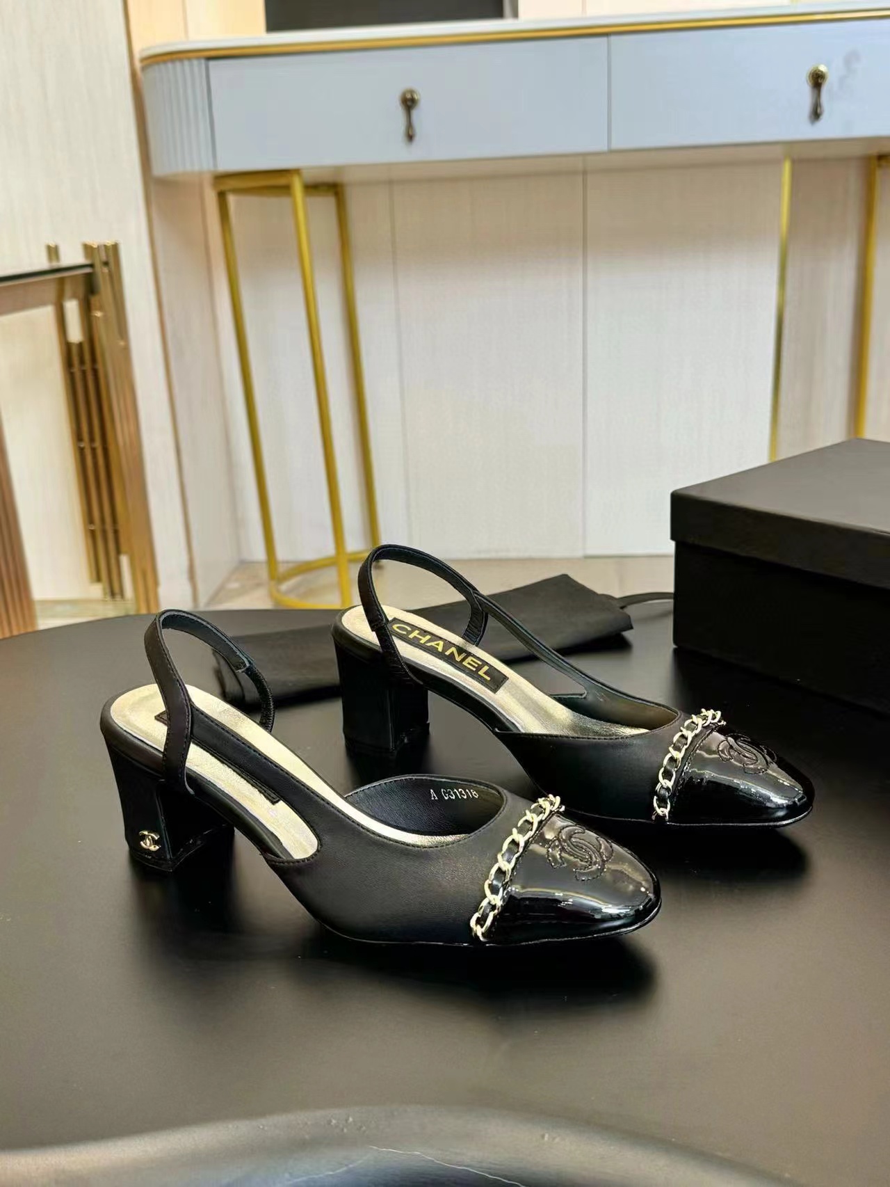 CHANE1 高品質カラーブロック ダブル C ロゴ ローヒール サンダル【50％割引+送料無料】