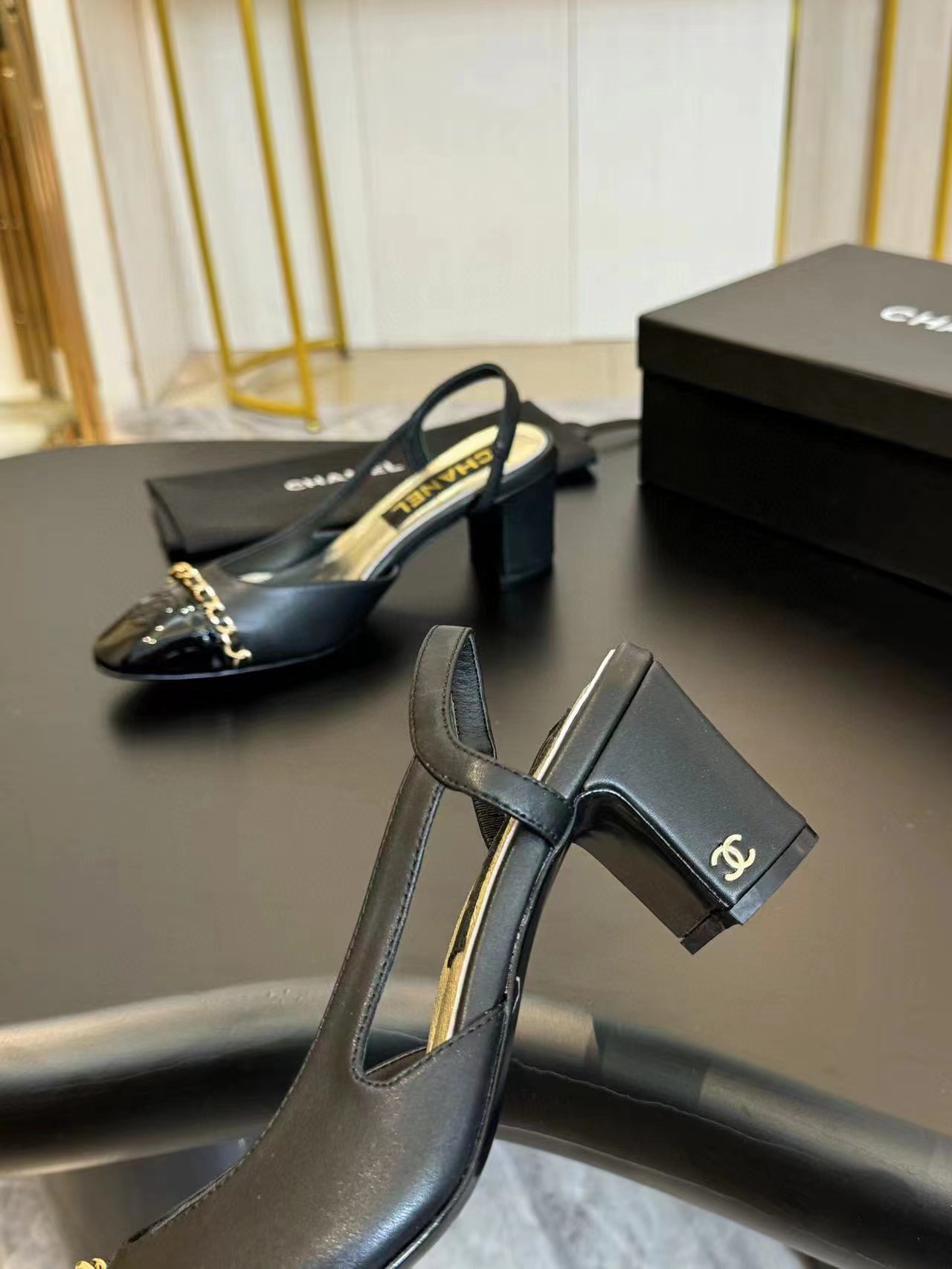 CHANE1 高品質カラーブロック ダブル C ロゴ ローヒール サンダル【50％割引+送料無料】