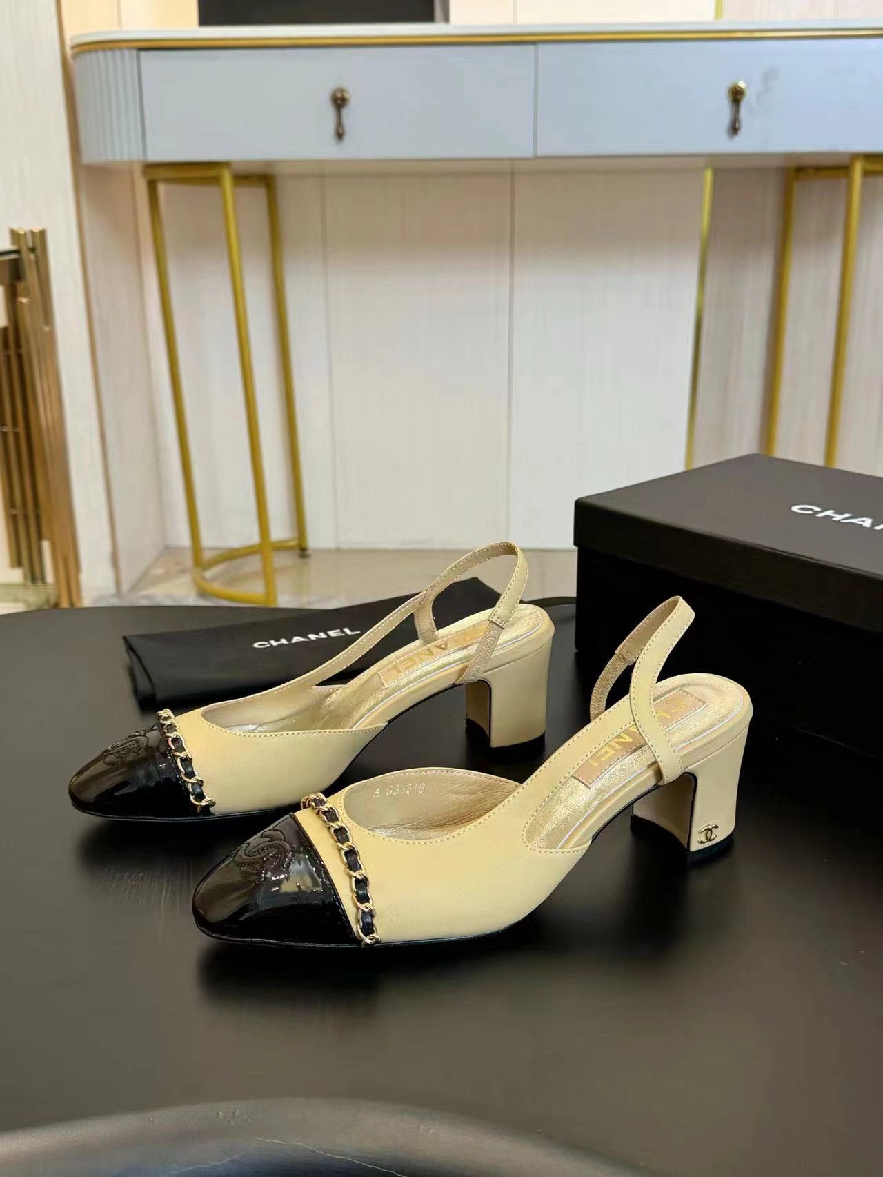 CHANE1 高品質カラーブロック ダブル C ロゴ ローヒール サンダル【50％割引+送料無料】