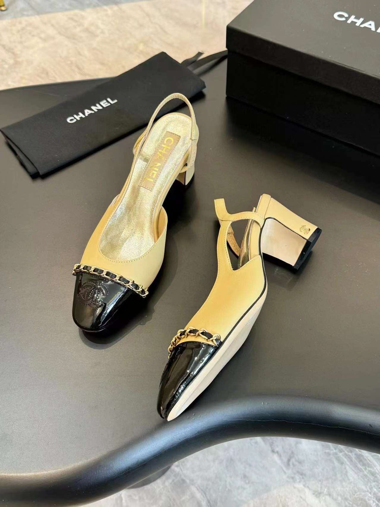 CHANE1 高品質カラーブロック ダブル C ロゴ ローヒール サンダル【50％割引+送料無料】