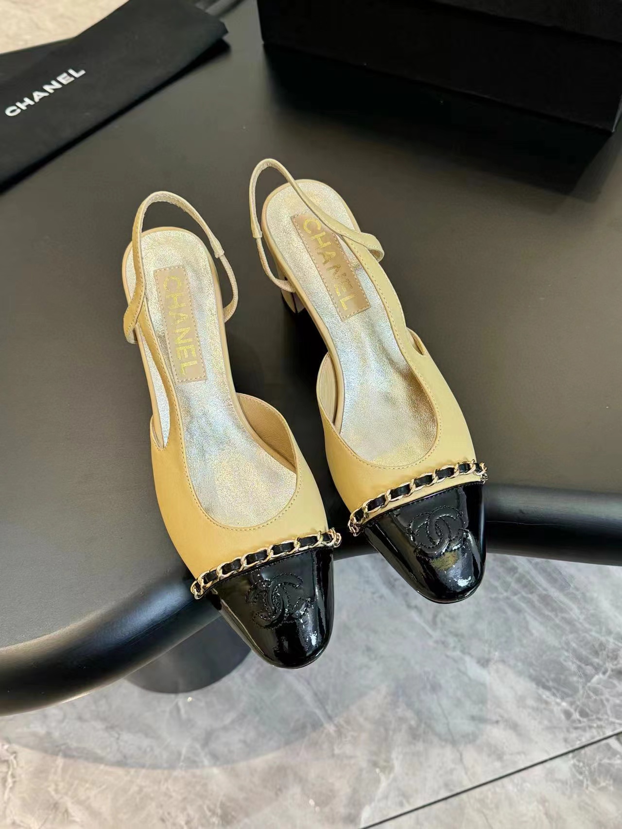 CHANE1 高品質カラーブロック ダブル C ロゴ ローヒール サンダル【50％割引+送料無料】