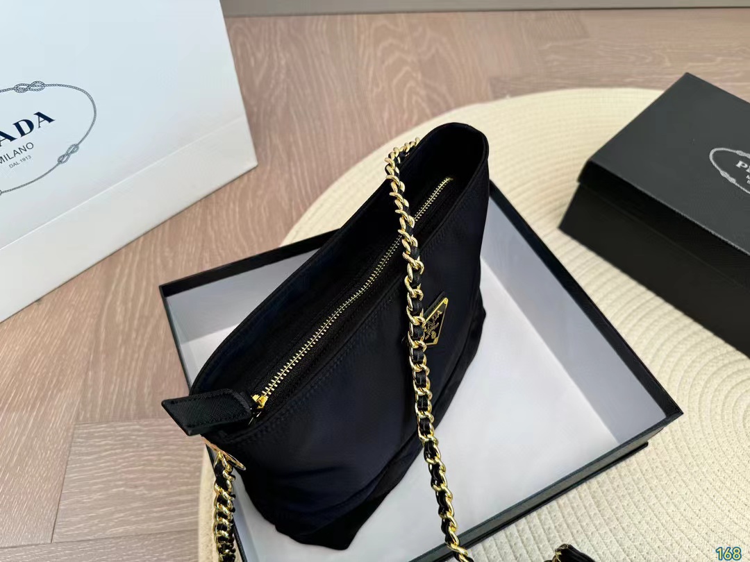 PR4DA チェーンナイロンクロスボディバッグ【50％割引+送料無料】