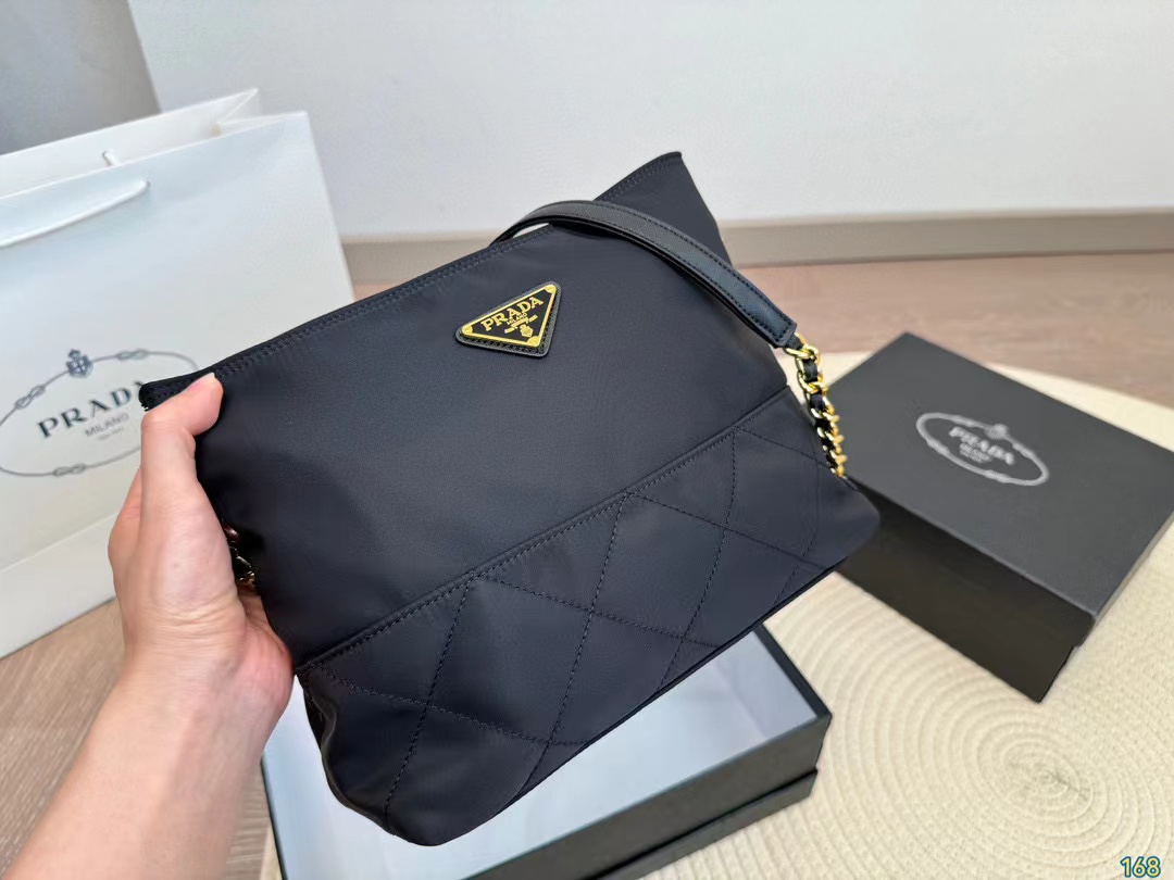 PR4DA チェーンナイロンクロスボディバッグ【50％割引+送料無料】